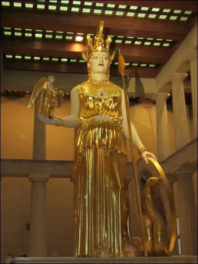 Qui va dans les souterrains de Rome afin de trouver l'Athéna Parthénos ?