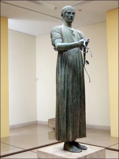 Dans la course de chars, comment appelle-t-on le cocher ?