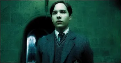 Quel est le nom de famille de Tom ?