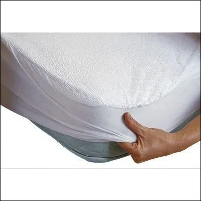 Drap pli&eacute; sous le corps d'un malade.