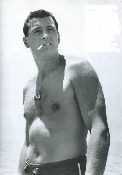 Quel beau spécimen, un « Géant ». Pensez donc, presque 2 mètres au garrot. Il tourna dans des westerns, des films d'action ou des mélodrames comme « Les géants de l'Ouest », « Tout ce que le ciel permet » ou « Écrit sur du vent ». Il s'essaya également au registre comique auprès de Doris Day dans « Confidences sur l'oreiller » ou encore « Un pyjama pour deux ».