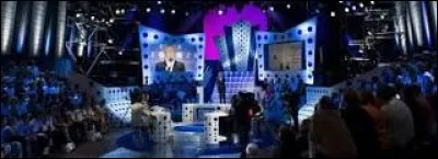 Qui présente l'émission "On n'est pas couché" sur France 2 ?