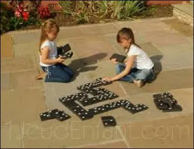 À quoi jouent ces enfants ?