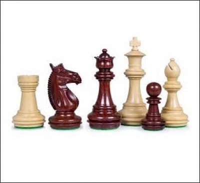 Aux échecs, quelle pièce est la seule à pouvoir passer au dessus des autres pièces lors d'un déplacement ?
