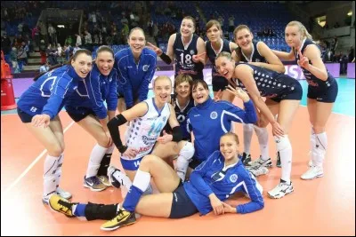 En 2008 les Brésiliennes s'imposent contre les Américaines, les Brésiliennes trustent les récompenses individuelles, meilleures block, serveuse, receveuse, mais qui gagne le titre de MVP?