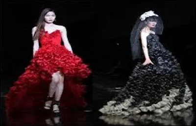 Vocabulaire.
Quelle est cette pièce de tissu que l'on met de chaque côté de la scène au théâtre pour la réduire ?