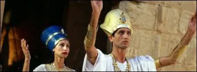 Néfertiti était l'épouse du pharaon Akhenaton.