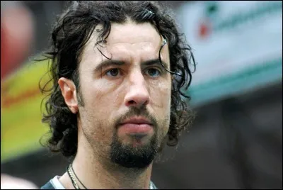 Quel joueur est décédé d'une crise cardiaque sur un terrain de volley en 2012 ?