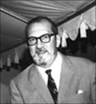 Cuisinier renommé, Raymond Oliver naît à Langon (Gironde), le 27 mars 1909. Devenu célèbre pour avoir créé en 1954 la première émission de télévision consacrée à la cuisine intitulée "Art et magie de la cuisine", qu'il animera avec la présentatrice Catherine Langeais pendant 13 ans, il sera aussi propriétaire et chef d'un célèbre restaurant du 1er arrondissement de Paris, lequel ?