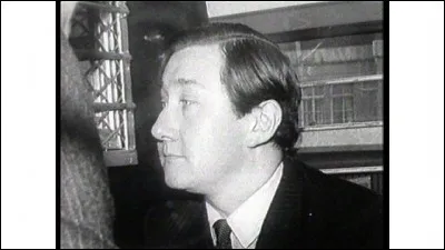 Un agent secret intégra le MI5 (Service de renseignements intérieur britannique) en 1982 pour espionner son pays en faveur des Russes. Il eut la maladresse de poster des données secrètes dans la boîte aux lettres d'un diplomate russe. C'est un officier du KGB, agent double lui aussi, mais pour les Britanniques, qui le dénonça au MI5. Comment s'appelle l'agent dénoncé ?