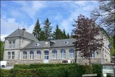 Nous sommes dans la Creuse, à Gentioux-Pigerolles. Cette commune, qui accueille une petite station de ski, se situe en région ...