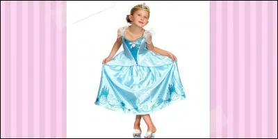 Les princesses sont les idoles des petites filles. En qui cette petite blonde est-elle déguisée ?