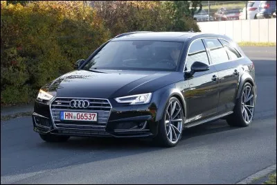 Comment s'appelle-t-elle ?