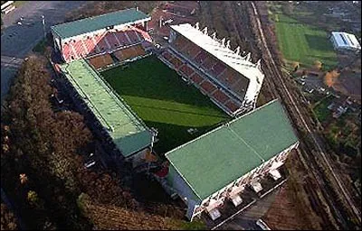 Passons au stade Bollaert, grand stade mythique de 38 000 places lié à l'histoire minière. Dans quelle ville suis-je ?