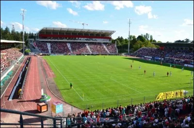 Je me trouve maintenant au stade Gaston Gérard; c'est au départ un parc des sports qui a fait l'objet de travaux de rénovation. Dans quelle ville suis-je ?