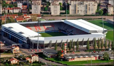 Je suis au stade Marcel Picot. Créé en 1932 comme parc des sports, plusieurs fois rénové et agrandi, il peut accueillir 20 000 spectateurs. Dans quelle ville suis-je ?