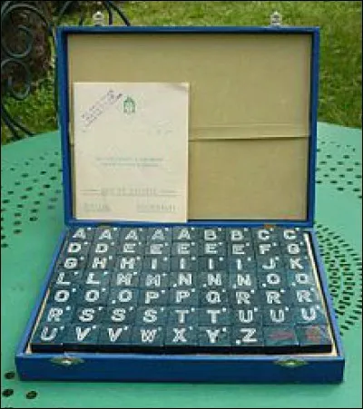 Quel est ce jeu, ancêtre du scrabble ?