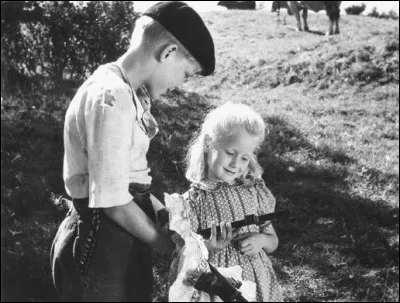 On termine le quiz avec un morceau de guitare classique, la célèbre et magnifique musique de"Jeux interdits" composée par :