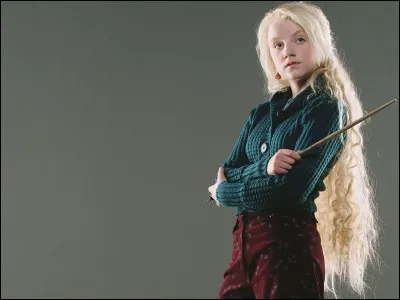 Quelle est la réponse qu'a donnée Luna lorsqu'on lui a posé la question : "Qui est apparu en premier le Phnix ou la flamme ?" ?