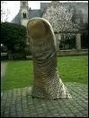 Arts. Quel artiste a ralis ce doigt ?
