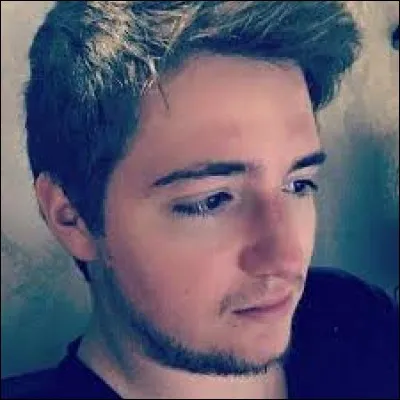 Quelle est la spécialité du youtubeur Tonioo25 ?