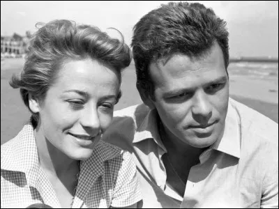 C'est &eacute;trange comme certains couples, bien que s&eacute;par&eacute;s, restent li&eacute;s par les liens du mariage jusqu'&agrave; la mort de l'un des deux. C'est le cas pour Renato Salvatori et celle qui restera &agrave; jamais dans le cœur des Fran&ccedil;ais comme l'actrice populaire par excellence. Une femme dr&ocirc;le, &eacute;mouvante, passionn&eacute;e, dont la m&eacute;moire a fini par s'&eacute;tioler. Une femme admirable qui s'est essouffl&eacute;e et a fini par &laquo;&nbsp;Mourir d'aimer&nbsp;&raquo;.