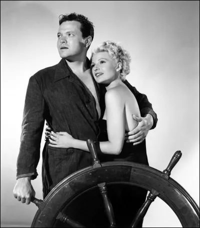 Il disait &laquo;&nbsp;On dit que j'&eacute;tais misogyne, la v&eacute;rit&eacute; est que je n'ai jamais compris les femmes&nbsp;&raquo;. Orson Welles, touche &agrave; tout de g&eacute;nie, prit dans ses filets la belle &laquo;&nbsp;Gilda&nbsp;&raquo;. Vous savez, la vamp au d&eacute;hanch&eacute; sensuel qui en affola plus d'un en retirant un simple gant.