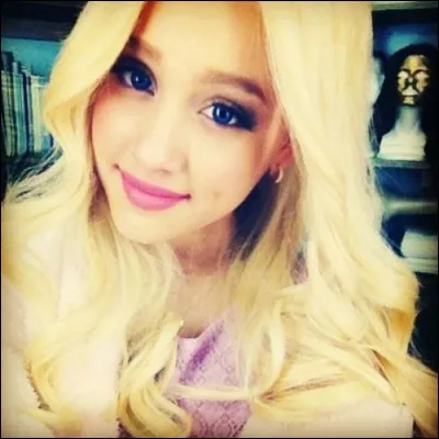 Quelle est sa couleur de cheveux naturelle ?