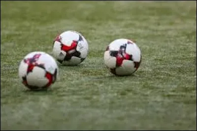 Quelle équipe a eu le plus grand nombre de buts en faveur du pays organisateur ?