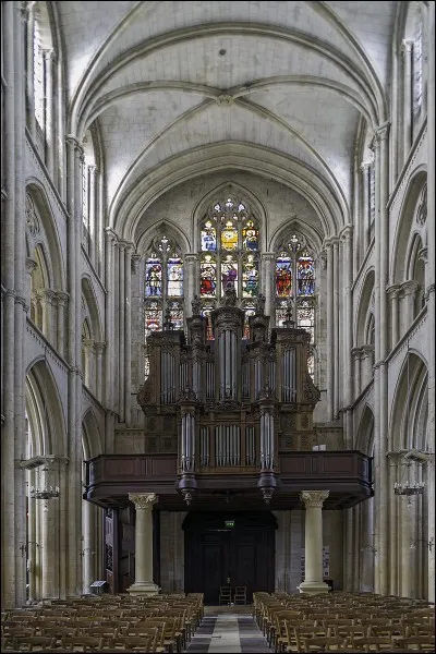 XIIe : Un chef-d'oeuvre gothique que cette collégiale Notre-Dame & St-Laurent O'Toole située en plein centre de la ville d'Eu. Quelle page historique vous propose la visite de la crypte de ce prestigieux édifice ?