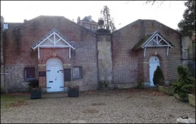 XIXe : Une curiosité que ce bâtiment appelé "la glacière du château" reconvertie en restaurant. A quoi servait-elle précisément à l'époque de Louis-Philippe ?