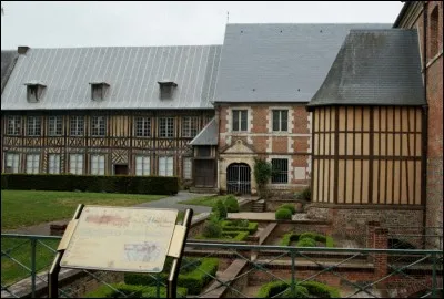 XVIIe : Quelle est la particularité de l'Hôtel-Dieu cet ancien monastère de l'ordre de Saint-Augustin qui accueille les pauvres et les malades ?