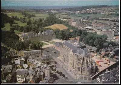 Sous quelle définition la ville d'Eu est-elle connue, citée, voire popularisée auprès des innombrables cruciverbistes ?