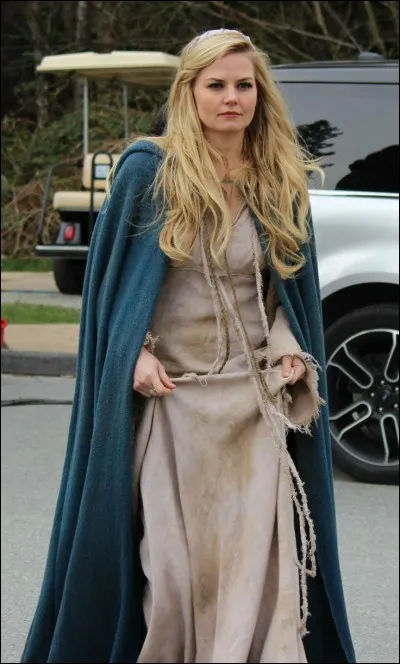 Quelle (première) erreur a faite Emma lors de son voyage dans le passé ?