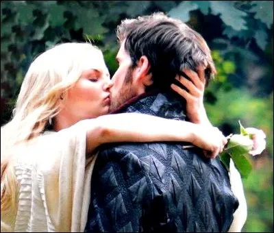 À qui était la bague que Hook a donnée à Emma à Camelot ?