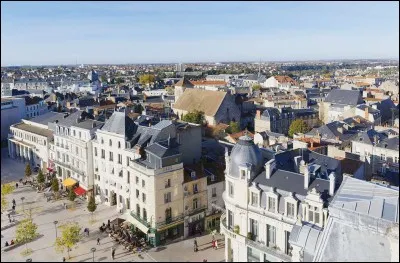 POITIERS - De quel département "la ville aux cent clochers" est-elle le chef-lieu ?