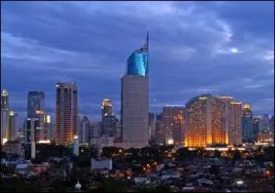 Combien d'habitants y a-t-il à Jakarta ?