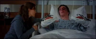 Pour quelle raison Strange se blesse-t-il les mains ?