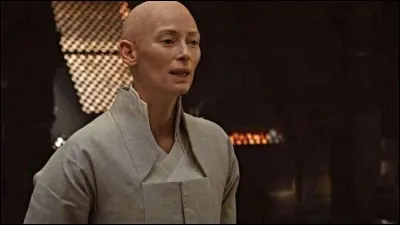 Quel est le nom donn&eacute; &agrave; ce personnage interpr&eacute;t&eacute; par Tilda Swinton ?