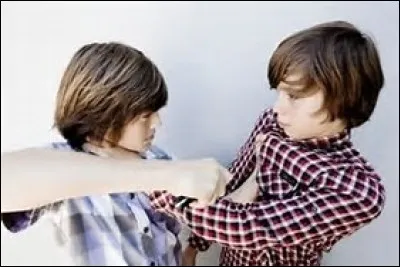 Des grands t'attaquent. Que fais-tu ?