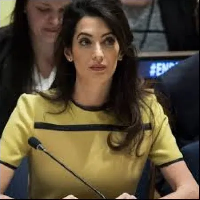 Avec qui cette femme est-elle mariée ?