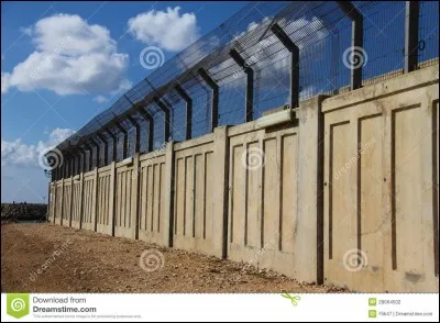 Le Canada a des frontières maritimes et terrestres avec quels pays?