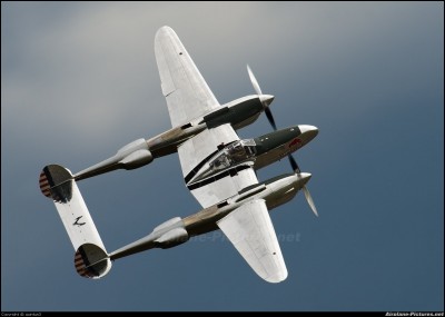 Le Lockheed P 38 est un avion...
