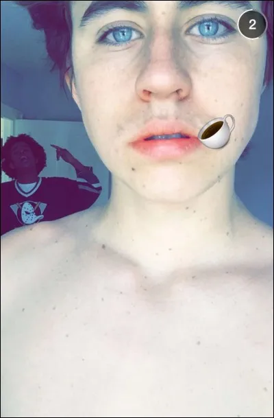 Dans lequel de ces films joue-t-il avec son meilleur ami Nash Grier ?