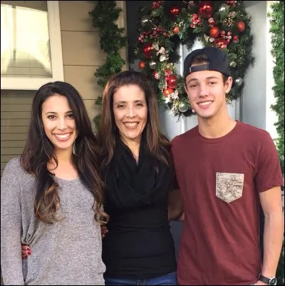 Comment s'appelle sa mère ?