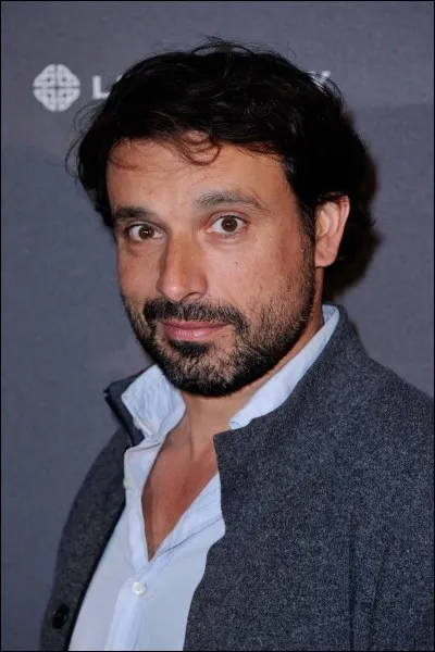 Qui est Tiphaine par rapport à Denis ?