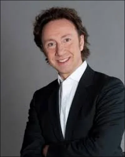 Quelle est la spécialité de Stéphane Bern ?