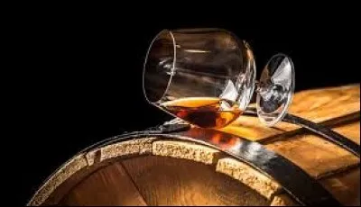 Dans quel bois fait-on les fûts qui servent à faire vieillir le cognac ?