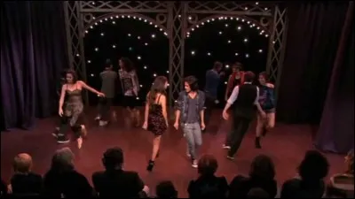 Complète cette chanson : "And beautiful is all I see..."