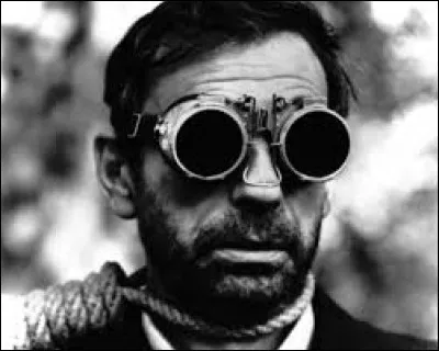 Quel est-ce film de Costa-Gavras dénonçant les procès de Prague et dans lequel Yves Montand joue le rôle d'Artur London ?